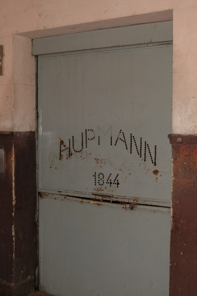 HUp Amistad 409 innen Fahrstuhl.jpg
